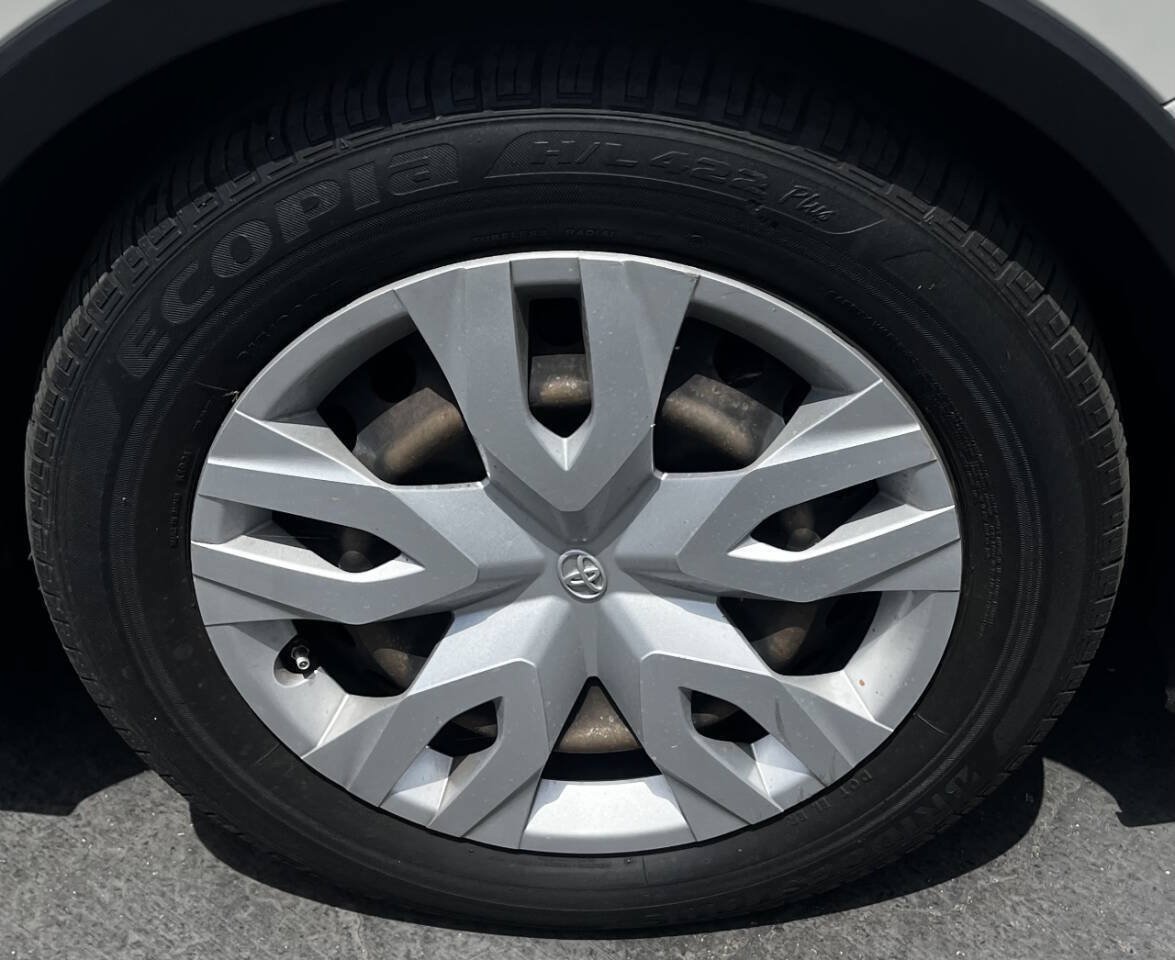 Used 2019 Toyota C-HR LE FWD image 8