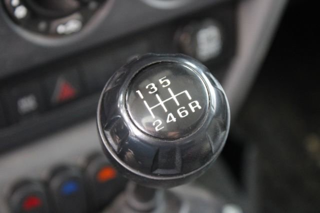 Used 2007 Jeep Wrangler Rubicon w/ Dual Top Group AWD/4WD image 15