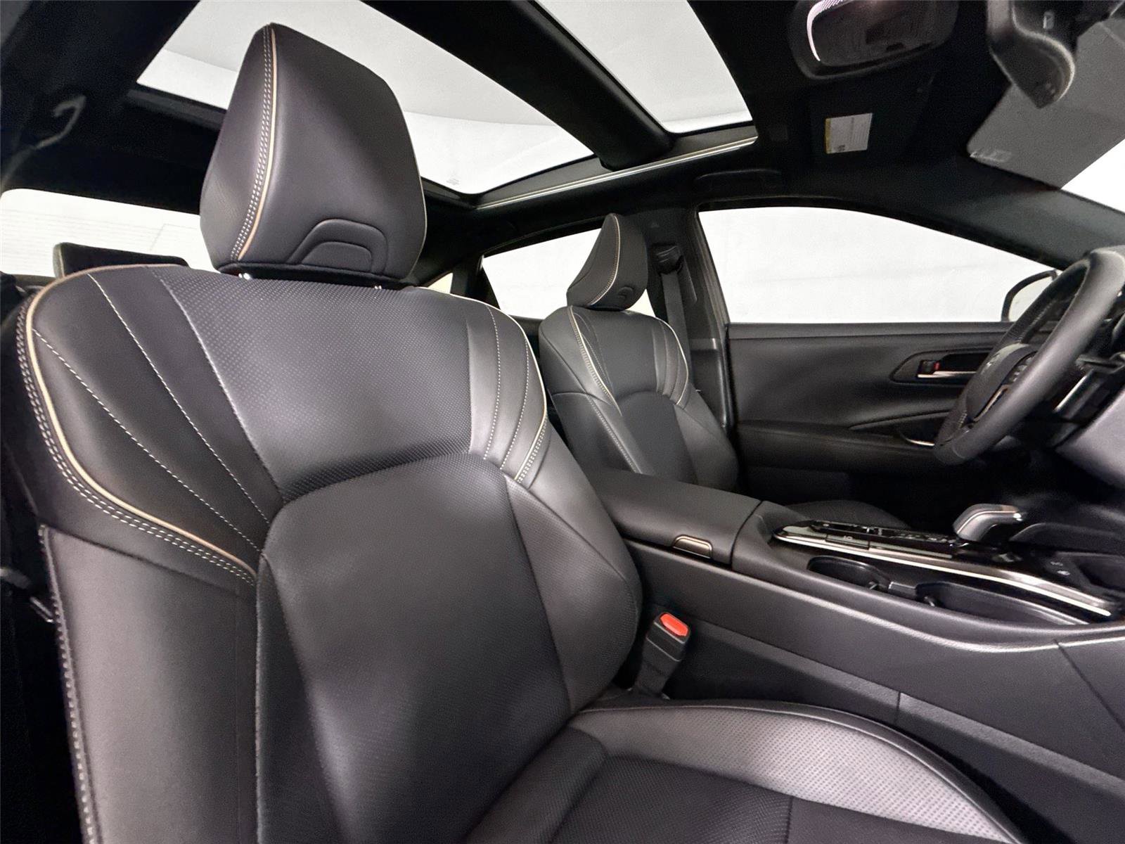 Certified 2025 Toyota Crown Platinum image 44