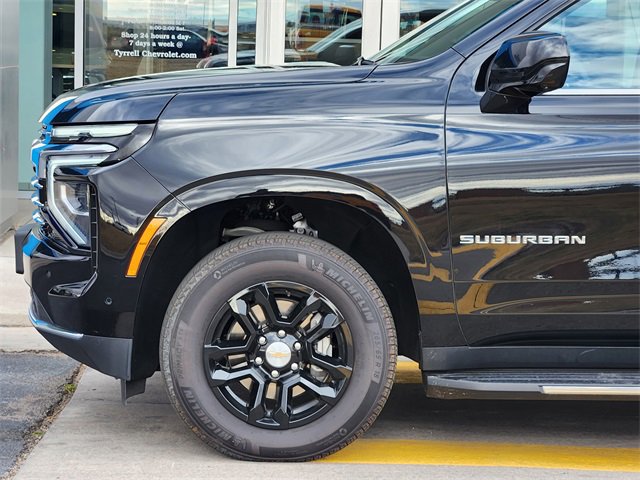 Used 2025 Chevrolet Suburban LT image 43