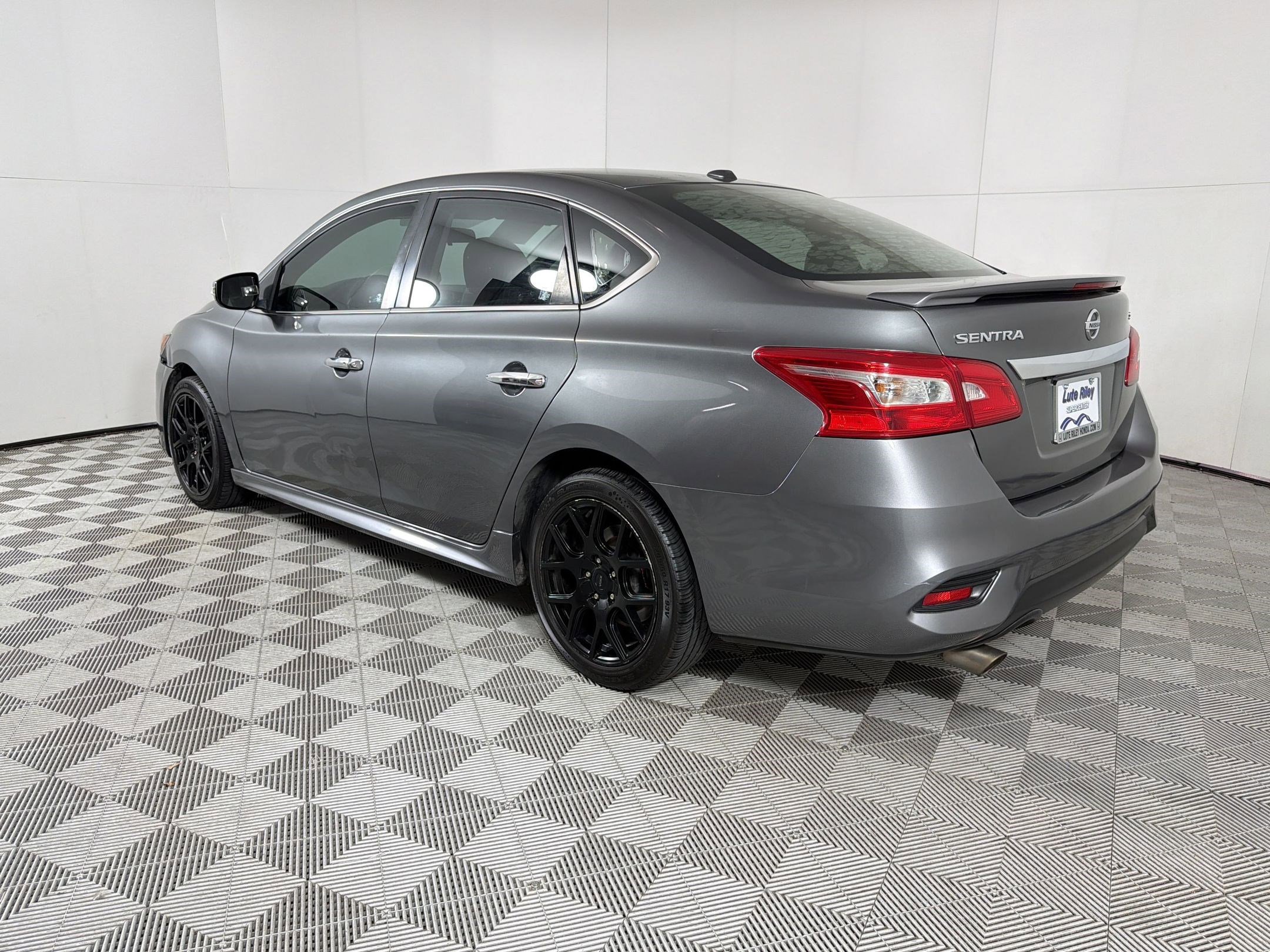 Used 2017 Nissan Sentra SR image 3