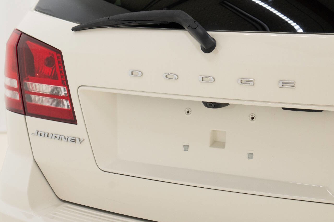 Used 2020 Dodge Journey SE w/ SE Popular Equipment Group FWD image 14