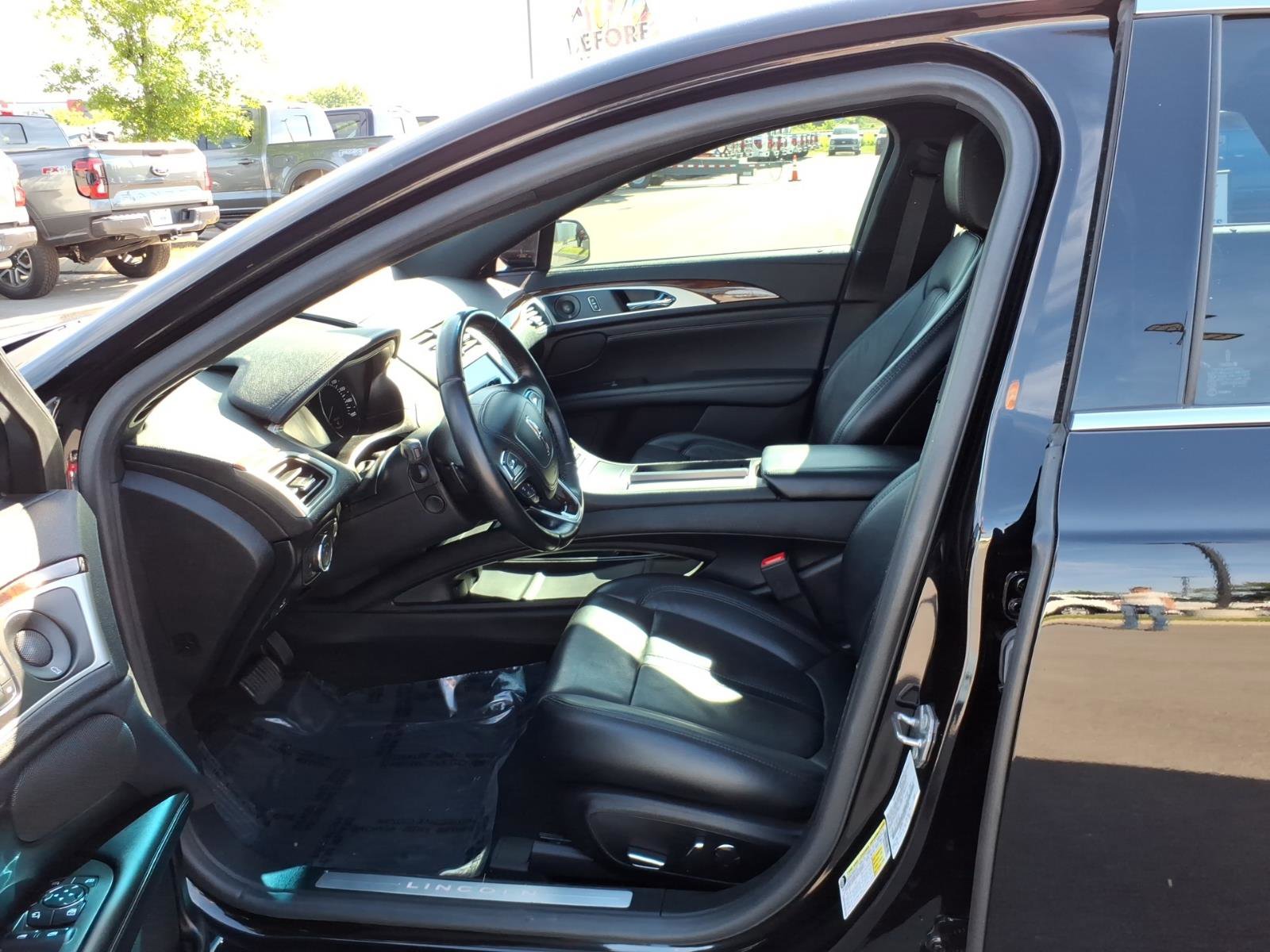 Used 2020 Lincoln MKZ Reserve w/ Monochromatic Package FWD image 11