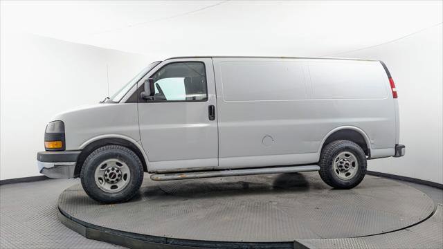 Used 2018 GMC Savana 2500 w/ Driver Convenience Package RWD image 3
