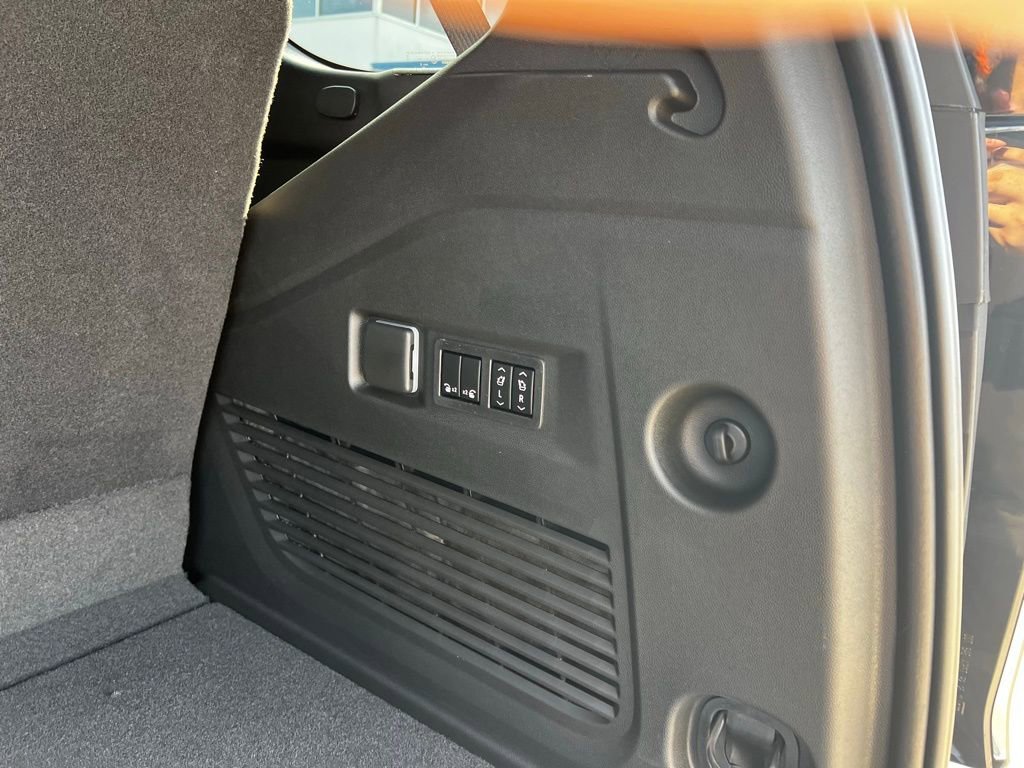 New 2026 Chevrolet Tahoe High Country w/ Sun And Tow Package RWD image 19