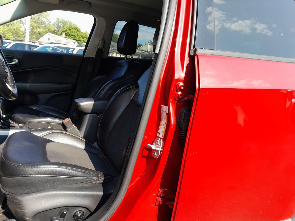 Used 2019 Jeep Compass Latitude w/ Popular Equipment Group AWD/4WD image 14