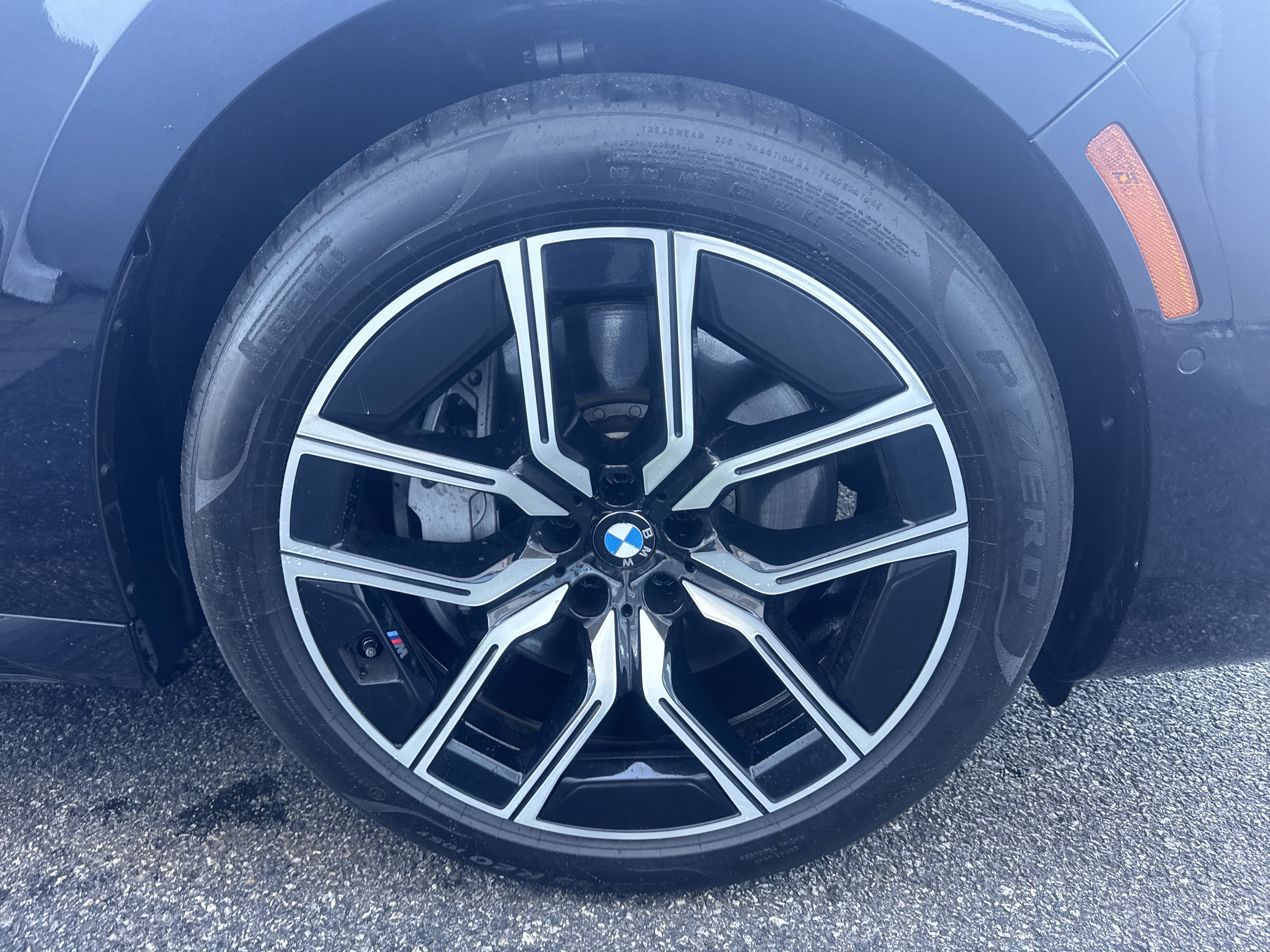 Used 2023 BMW 760i xDrive image 31