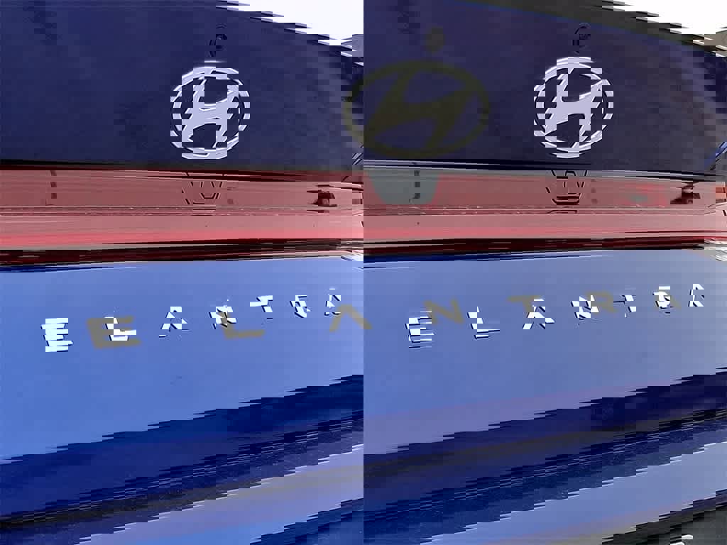 Used 2025 Hyundai Elantra Limited image 29