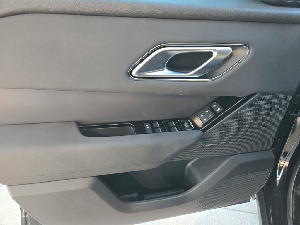Used 2025 Land Rover Range Rover Velar Dynamic SE image 32