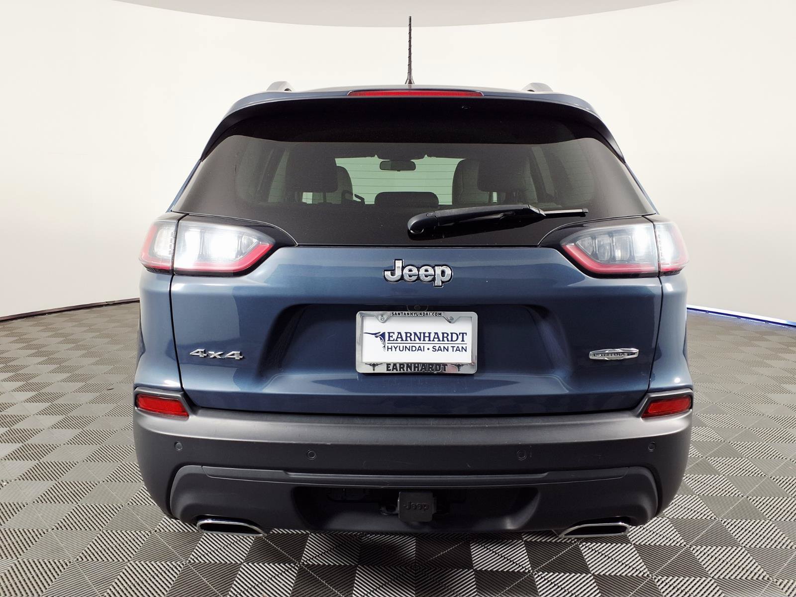 Used 2020 Jeep Cherokee Latitude Plus AWD/4WD image 5
