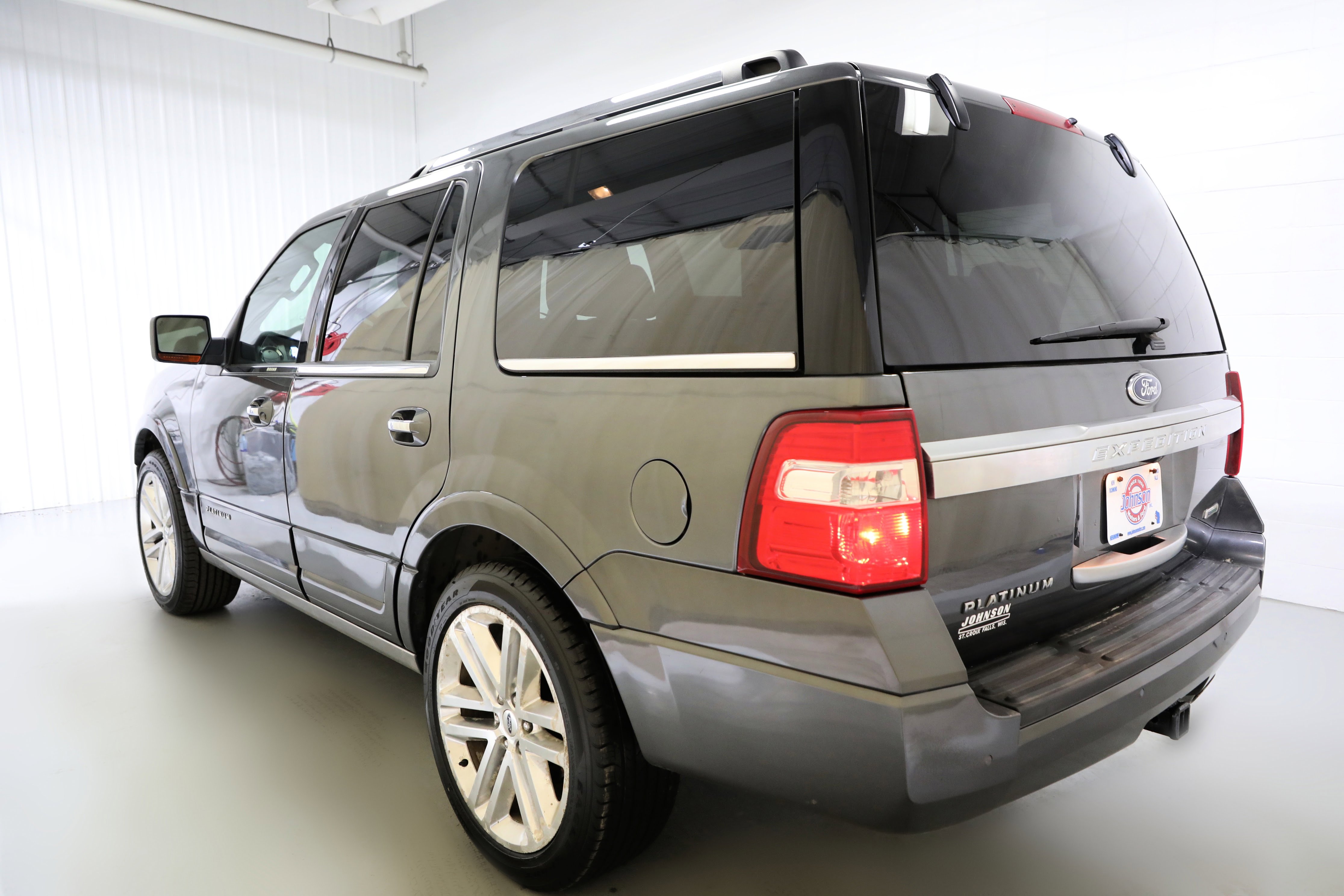 Used 2015 Ford Expedition Platinum image 24
