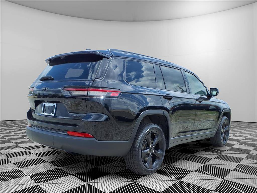 Used 2023 Jeep Grand Cherokee L Limited w/ Luxury Tech Group II AWD/4WD image 29