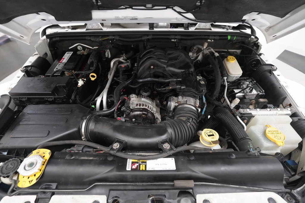 Used 2015 Jeep Wrangler Unlimited Sahara w/ Connectivity Group image 3