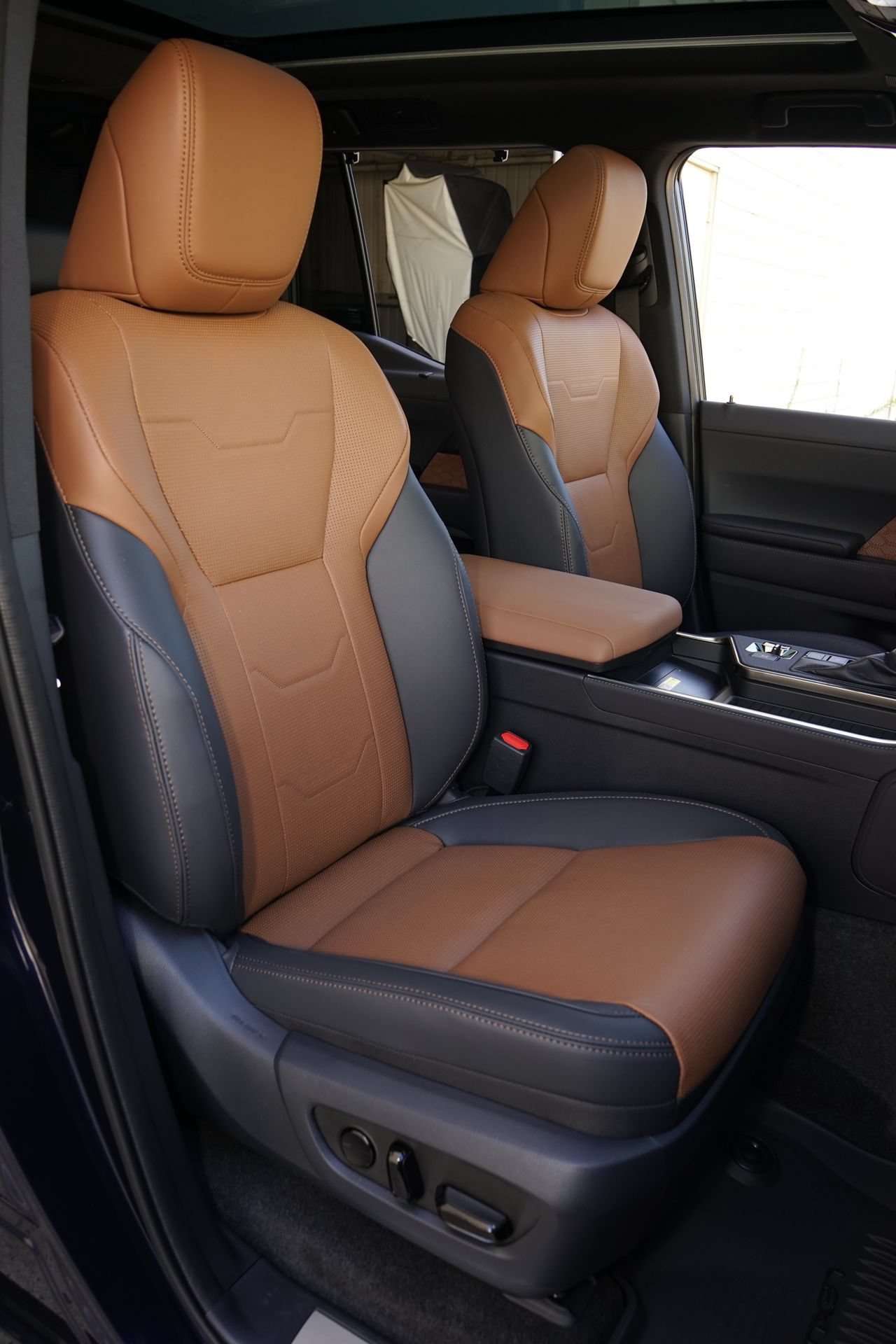 Used 2026 Lexus GX 550 w/ Cold Area Package AWD/4WD image 4