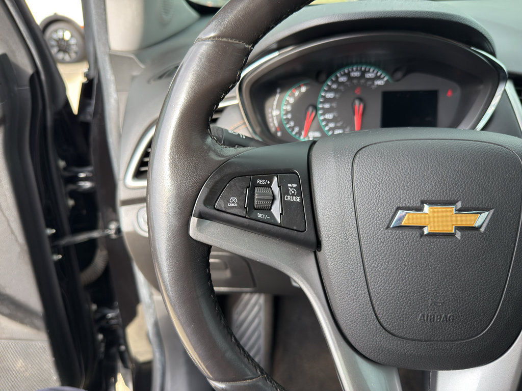Used 2020 Chevrolet Trax LT w/ LT Convenience Package image 21