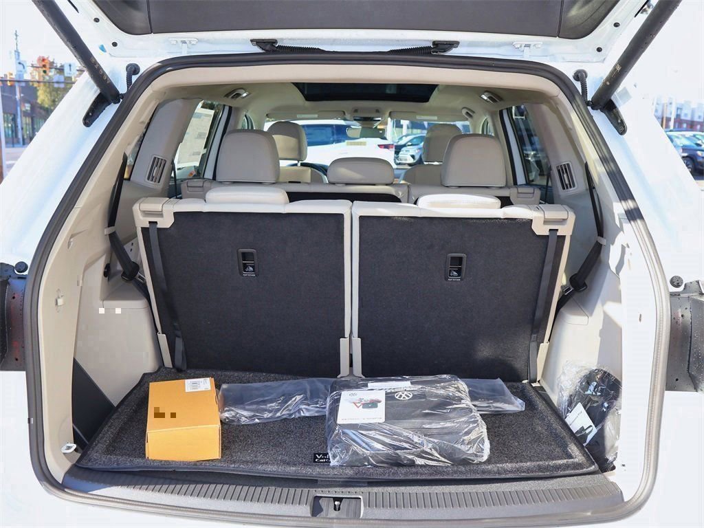 New 2026 Volkswagen Atlas SEL Premium R-Line image 10