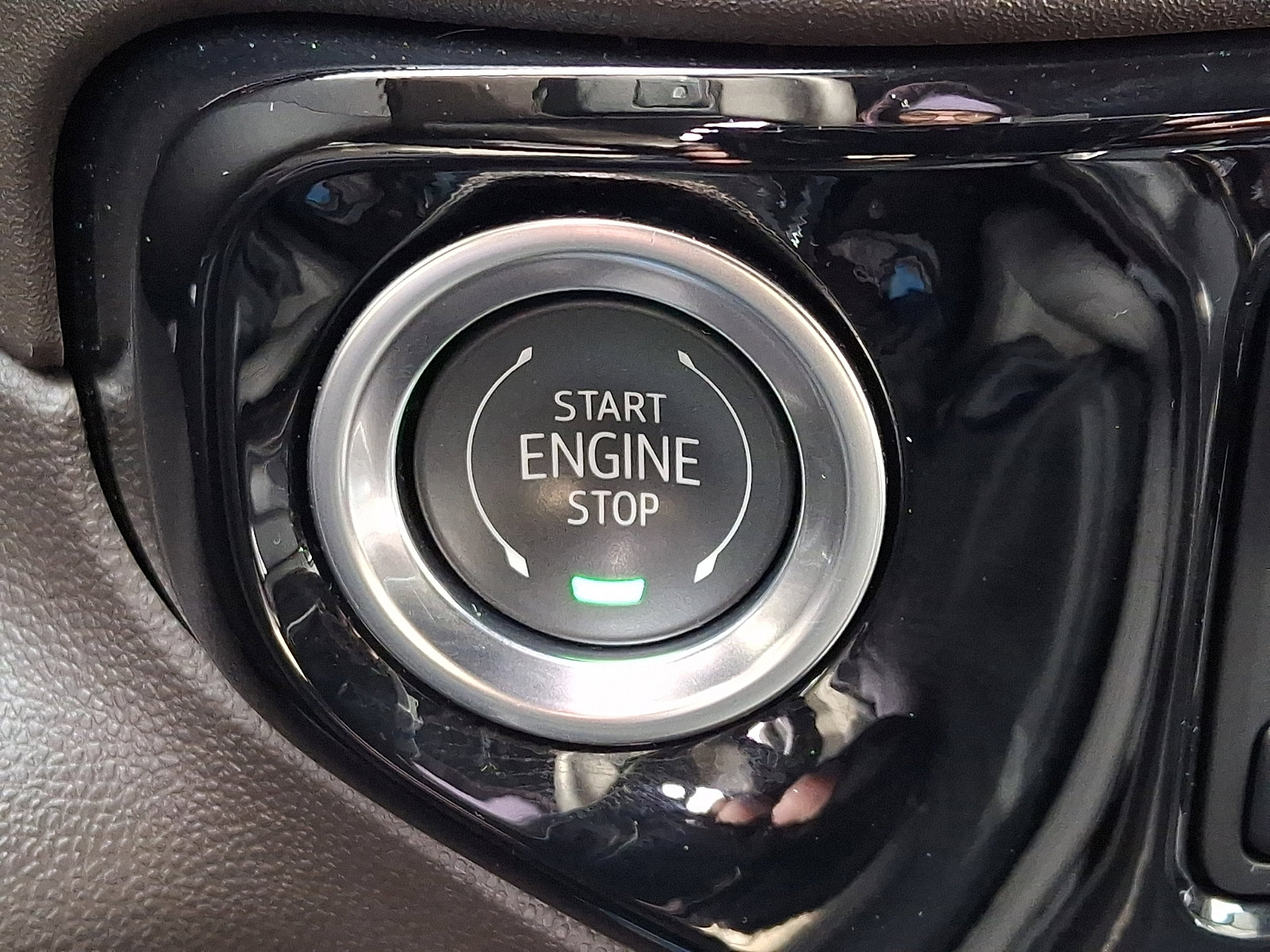 Certified 2025 Chevrolet Silverado 1500 LTZ w/ Z71 Off-Road Package image 25