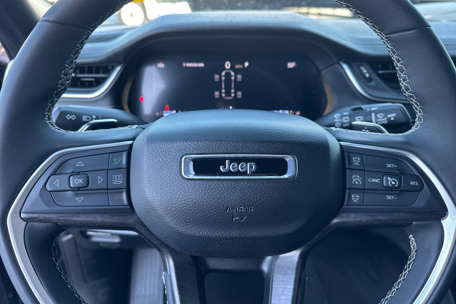 Used 2024 Jeep Grand Cherokee L Limited w/ Luxury Tech Group II AWD/4WD image 29