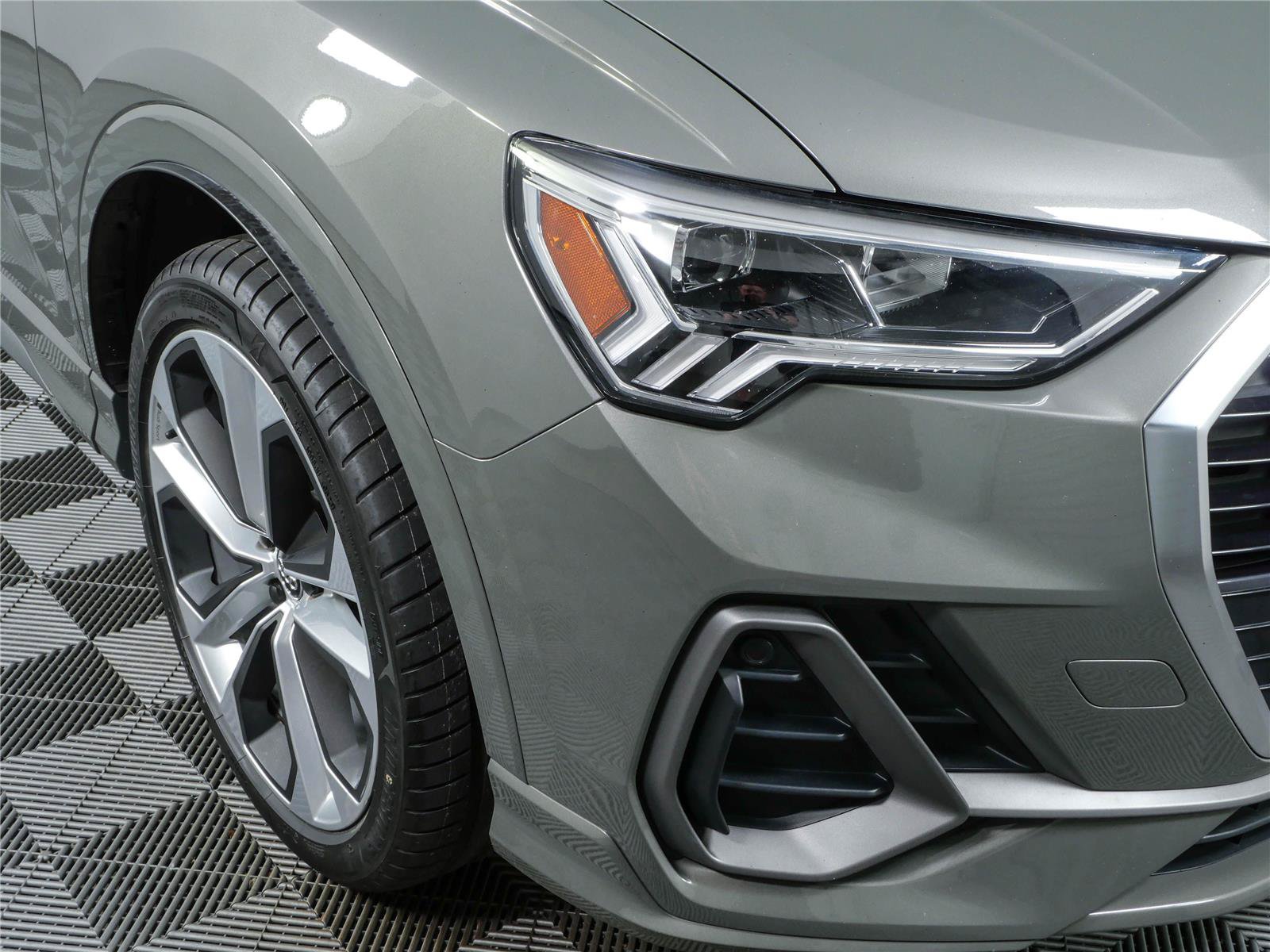 Used 2019 Audi Q3 2.0T Premium Plus w/ Premium Plus Package AWD/4WD image 37