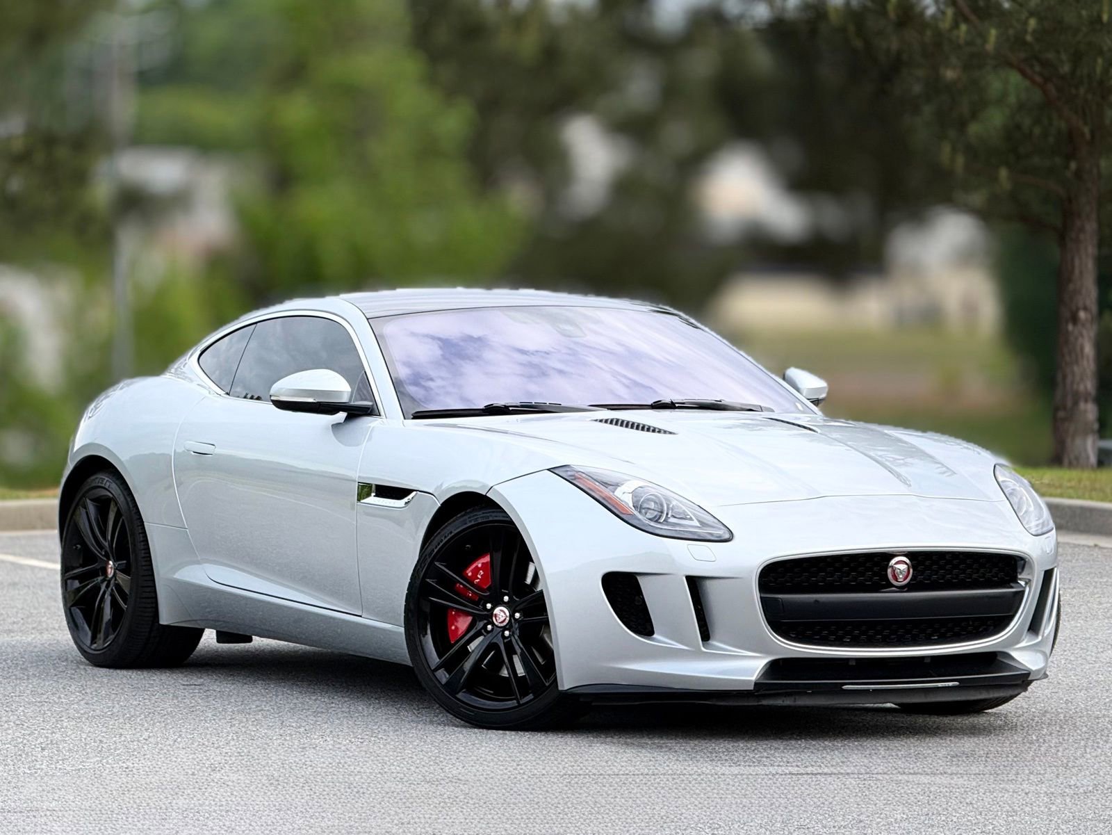 Used 2017 Jaguar F-TYPE Coupe RWD image 13