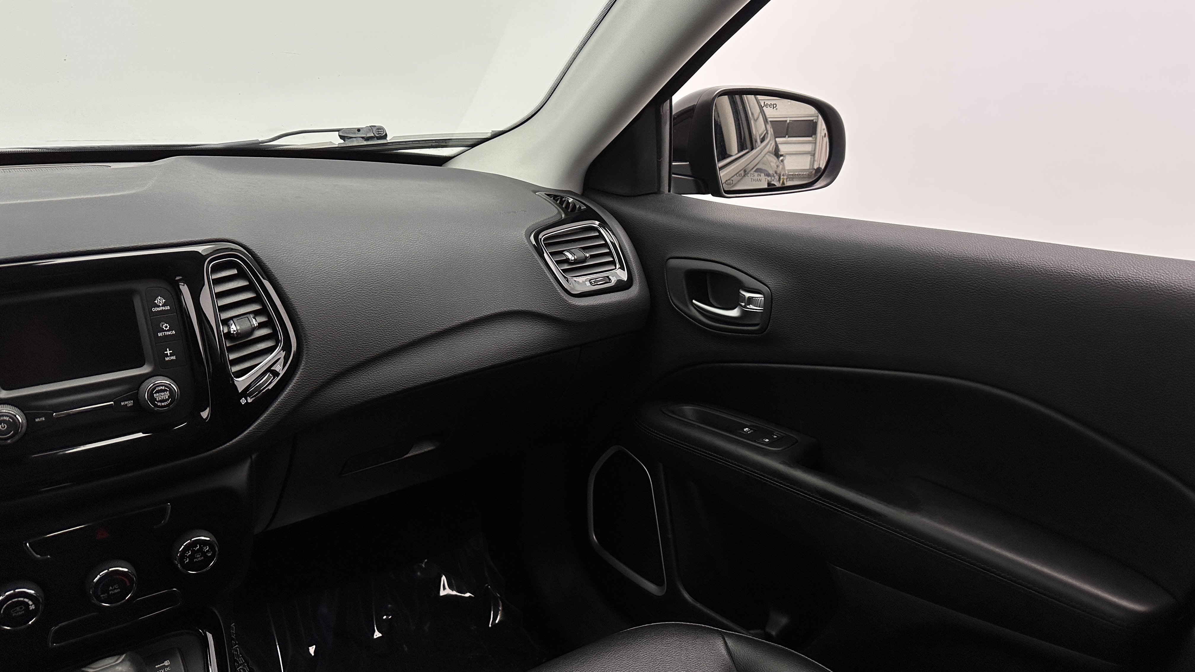 Used 2018 Jeep Compass Altitude image 28