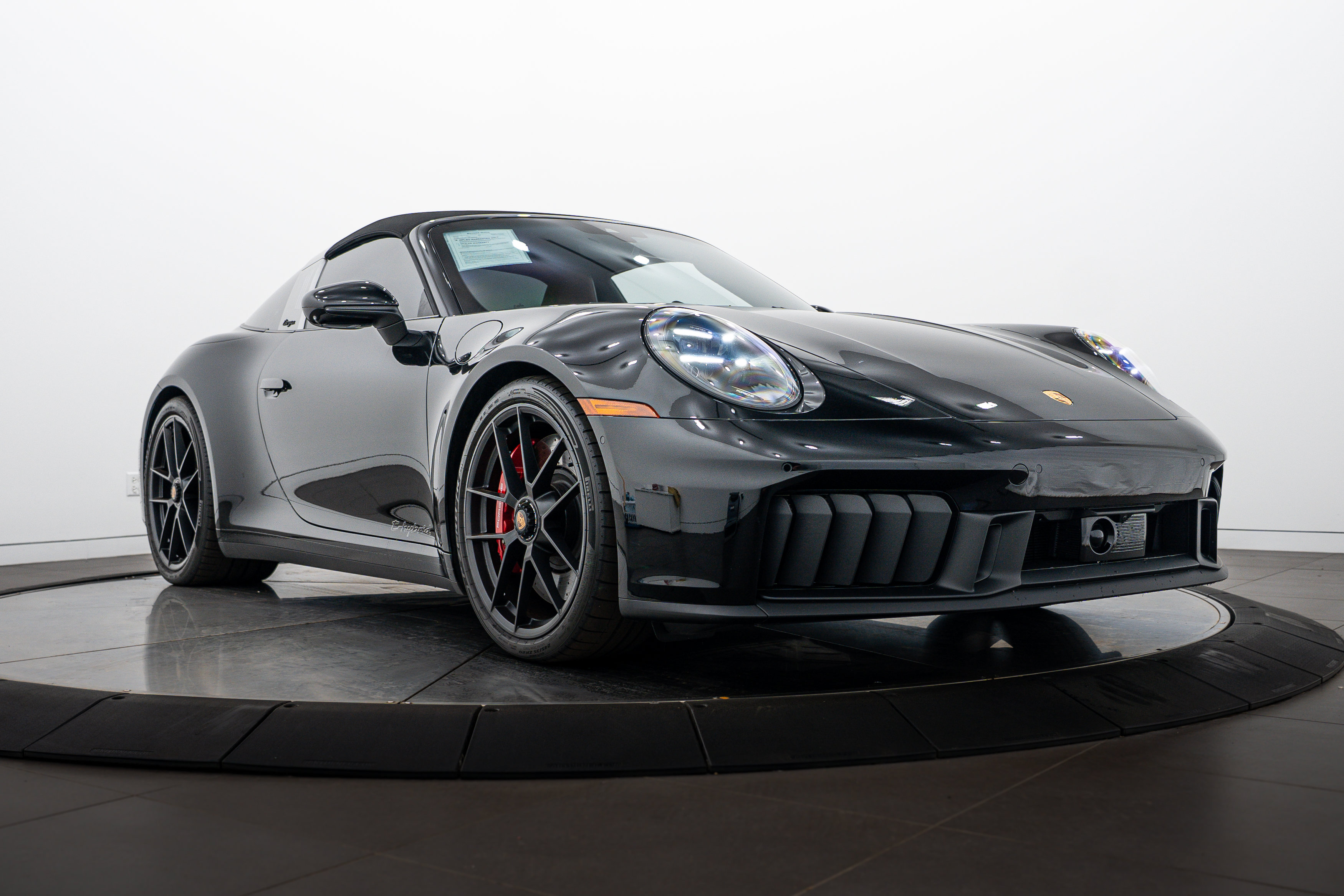 Certified 2025 Porsche 911 Targa 4 GTS AWD/4WD image 34