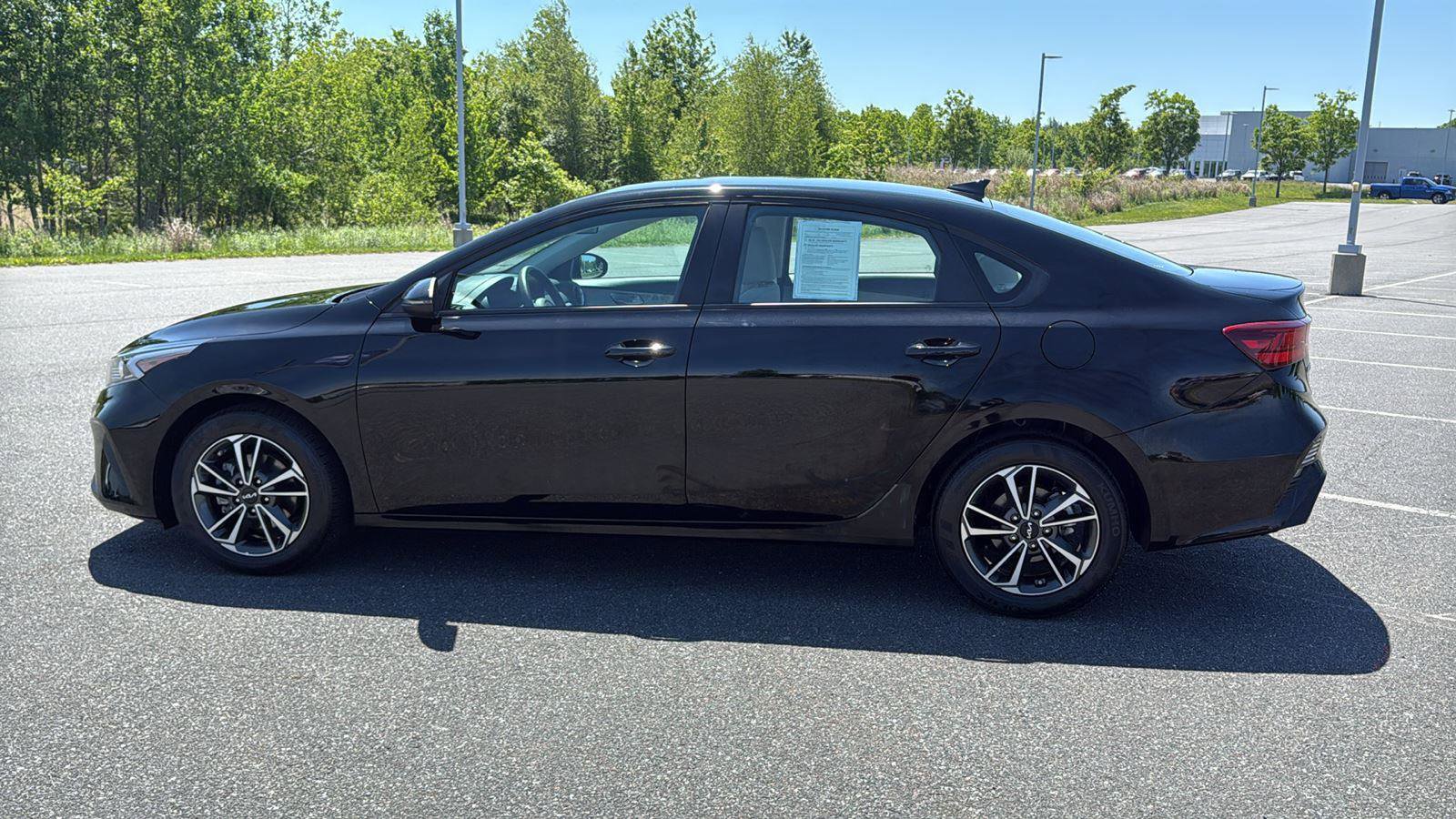Used 2023 Kia Forte LXS w/ LXS Technology Package FWD image 9