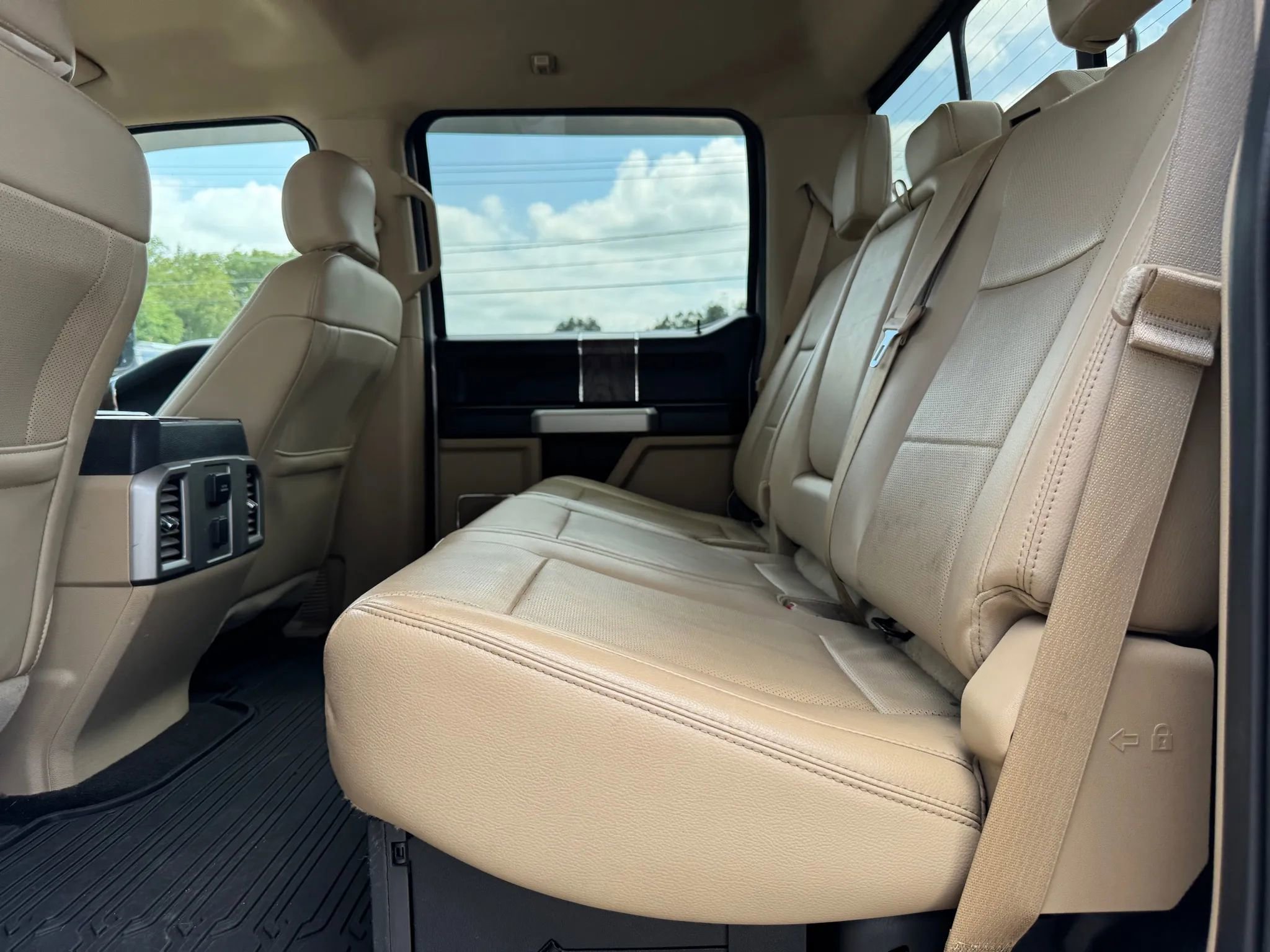 Used 2017 Ford F250 Lariat w/ Chrome Package image 23