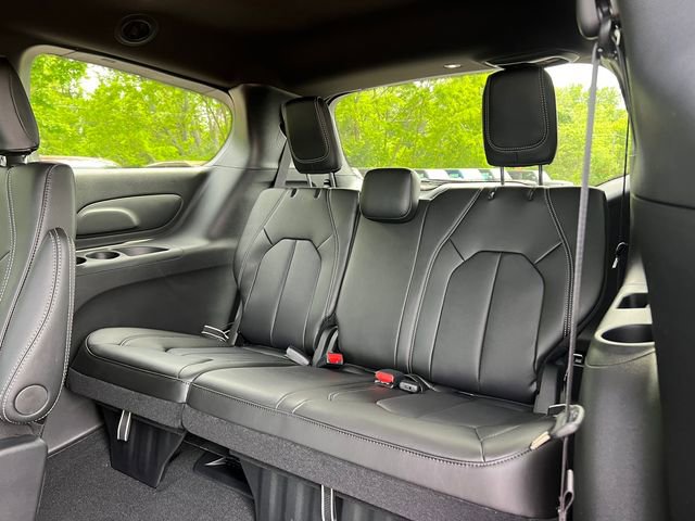 New 2027 Chrysler Pacifica Select AWD/4WD image 5