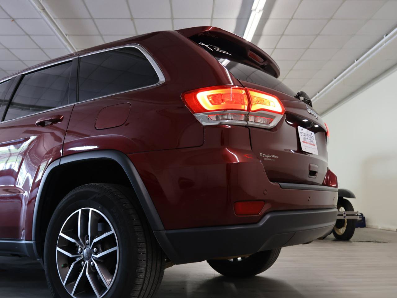 Used 2019 Jeep Grand Cherokee Laredo w/ 18" Wheel & 8.4" Radio Group RWD image 7