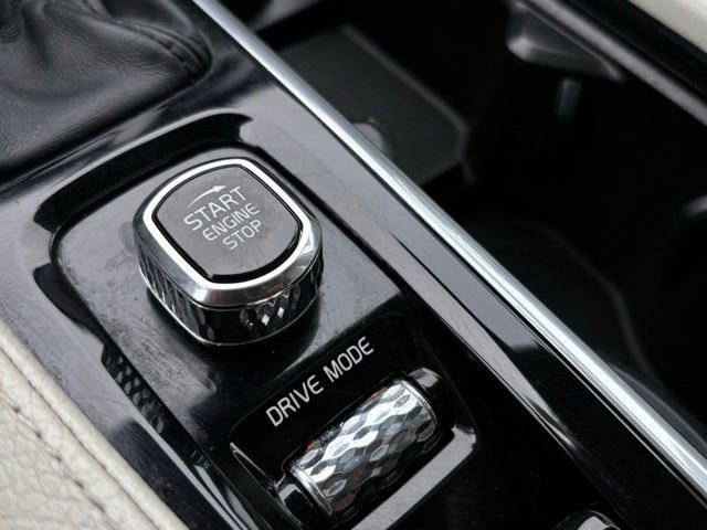 Used 2019 Volvo XC90 T6 Momentum w/ Protection Package Premier image 36