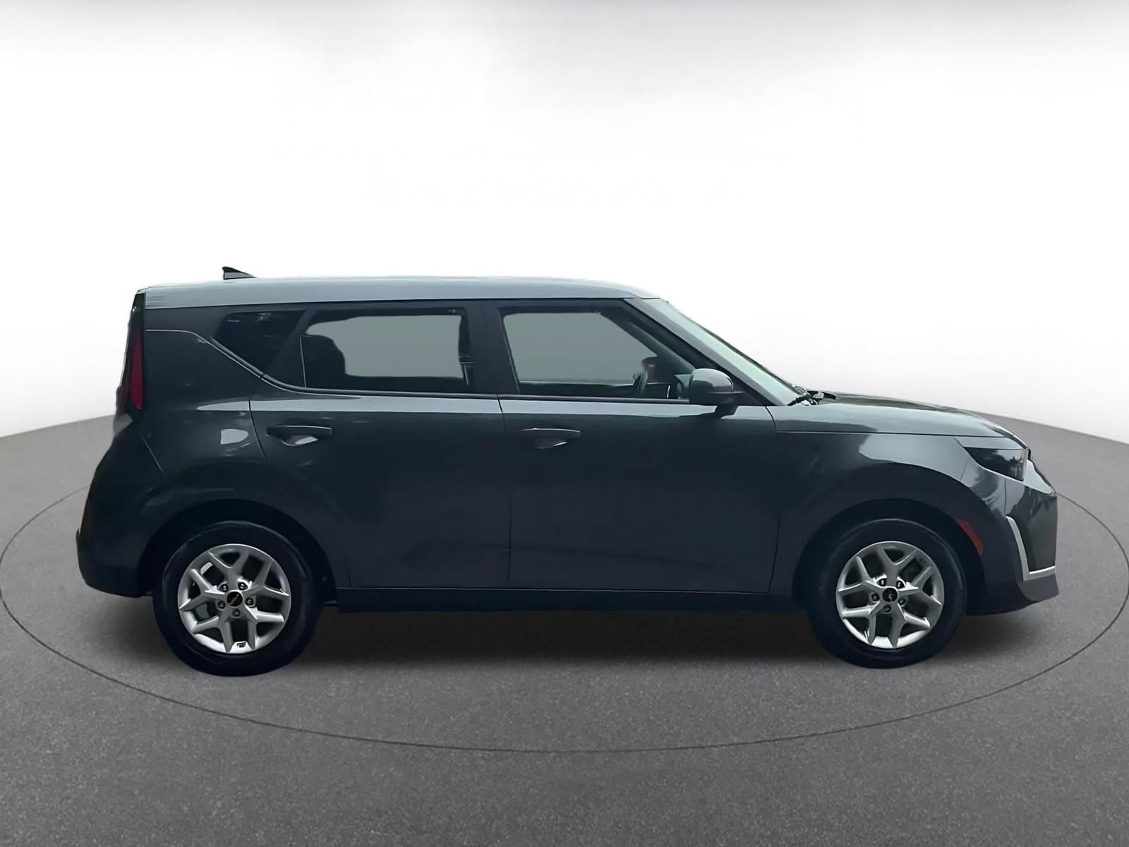 Used 2025 Kia Soul LX w/ LX Technology Package FWD image 16
