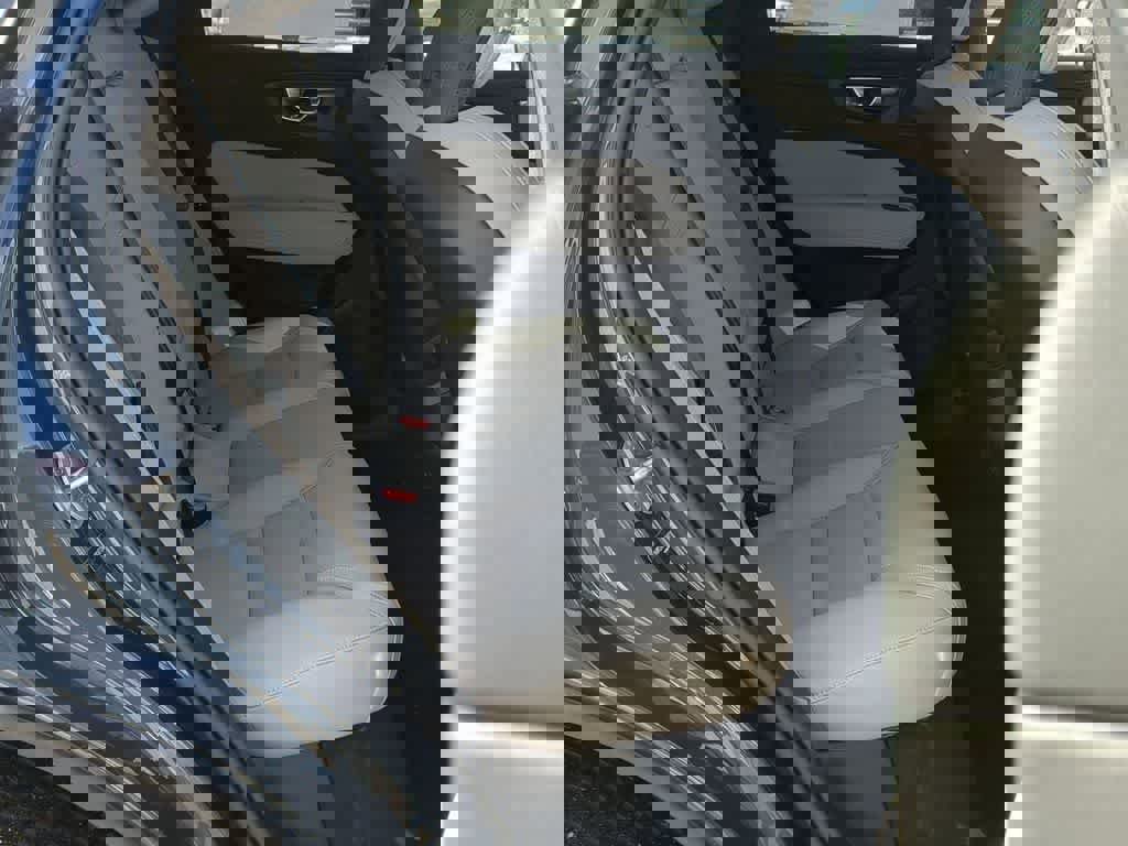 New 2026 Volvo XC60 B5 Plus w/ Protection Package Premier image 19