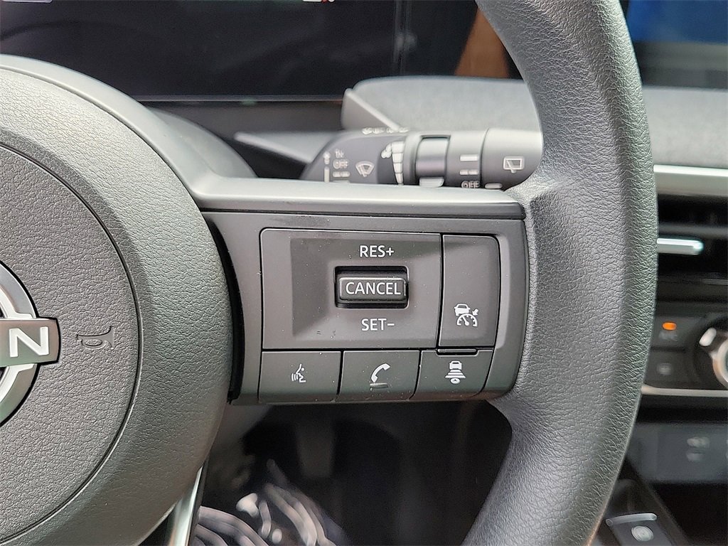 Certified 2025 Nissan Kicks SV image 5