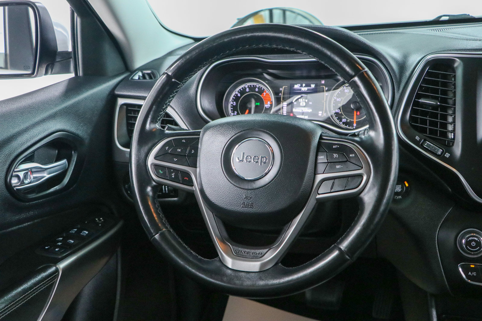 Used 2021 Jeep Cherokee Latitude Lux AWD/4WD image 12