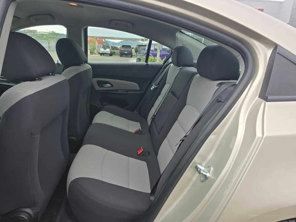 Used 2014 Chevrolet Cruze LS FWD image 17