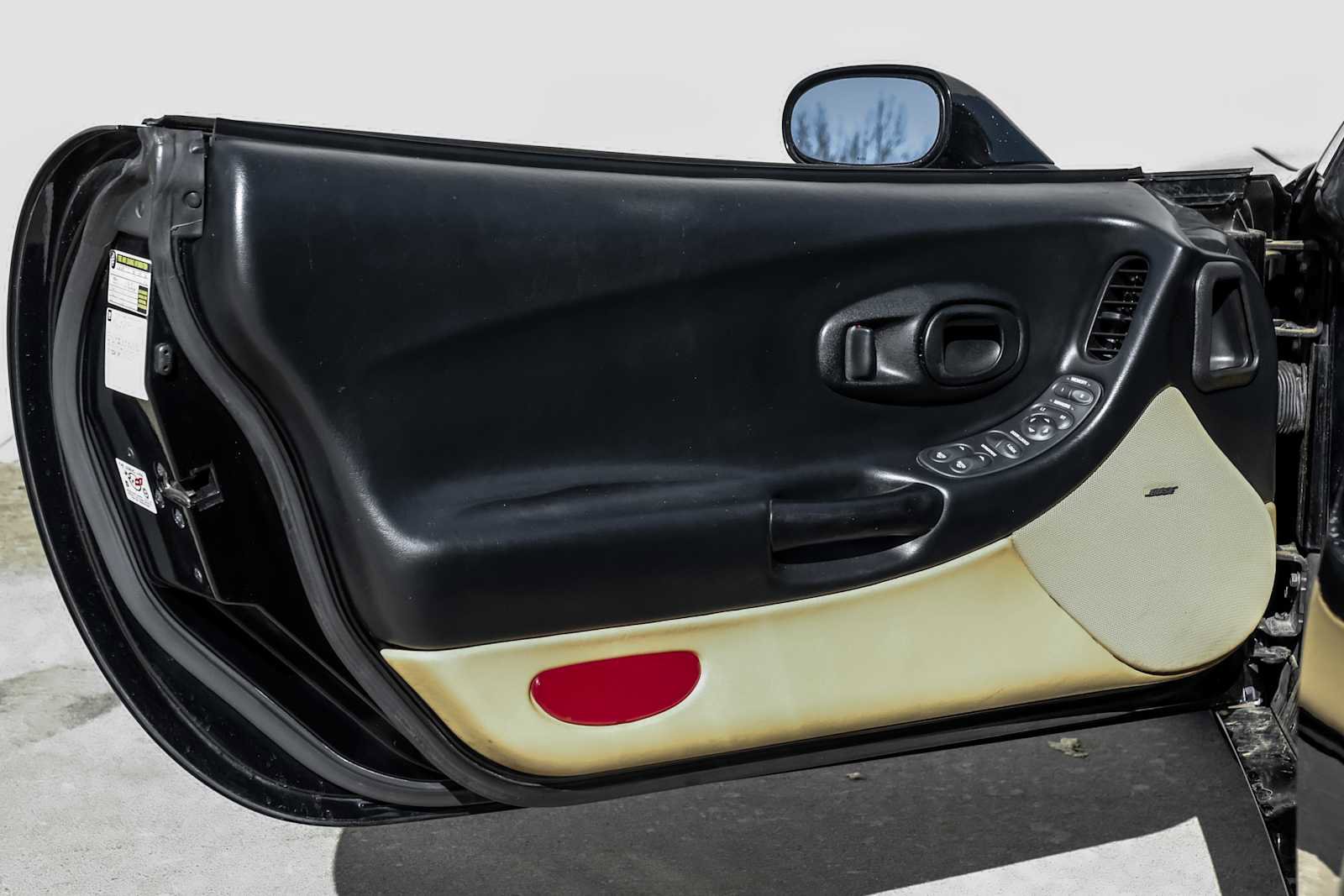 Used 2004 Chevrolet Corvette Coupe w/ Roof Package image 30