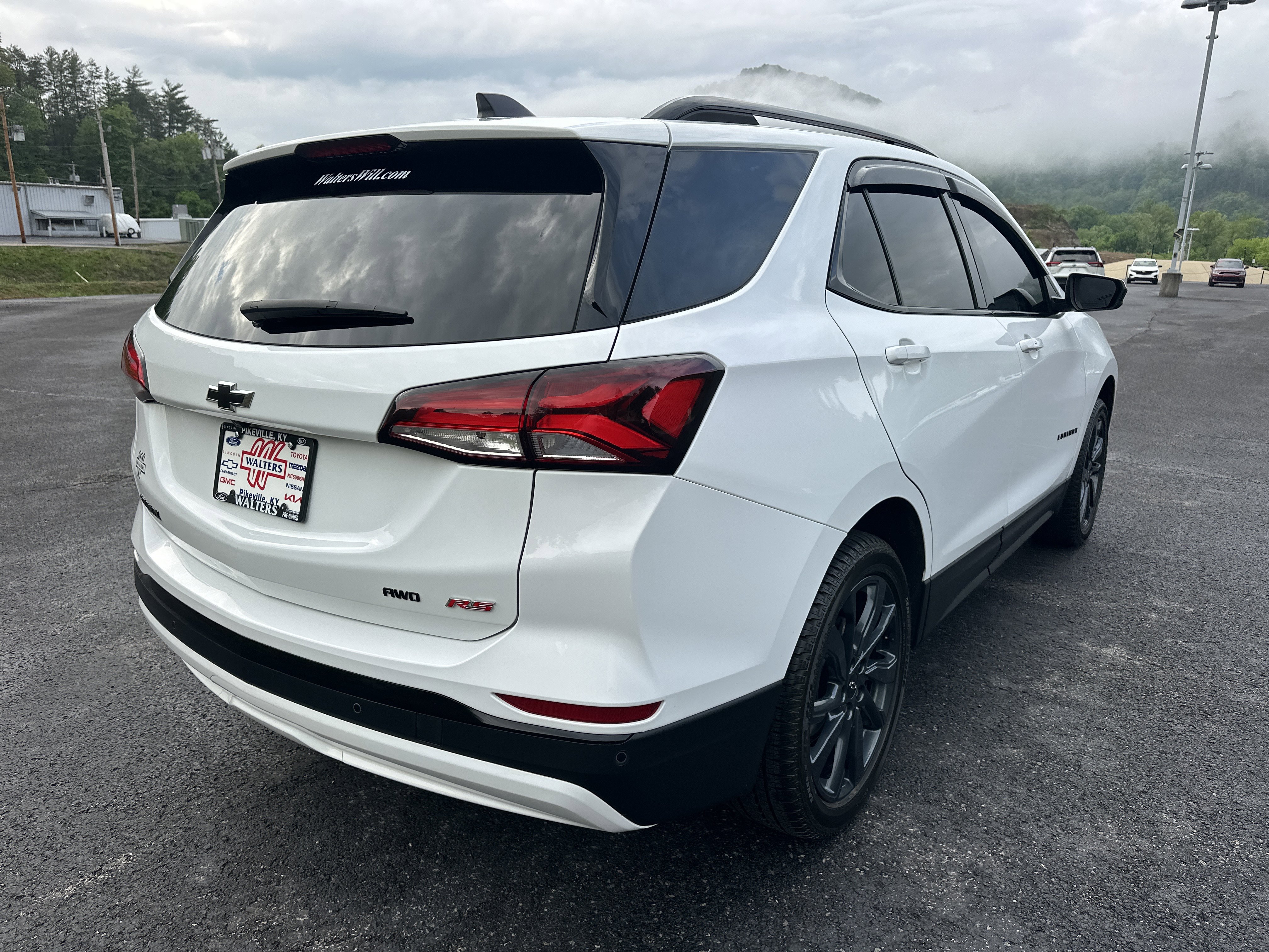 Used 2024 Chevrolet Equinox RS AWD/4WD image 2