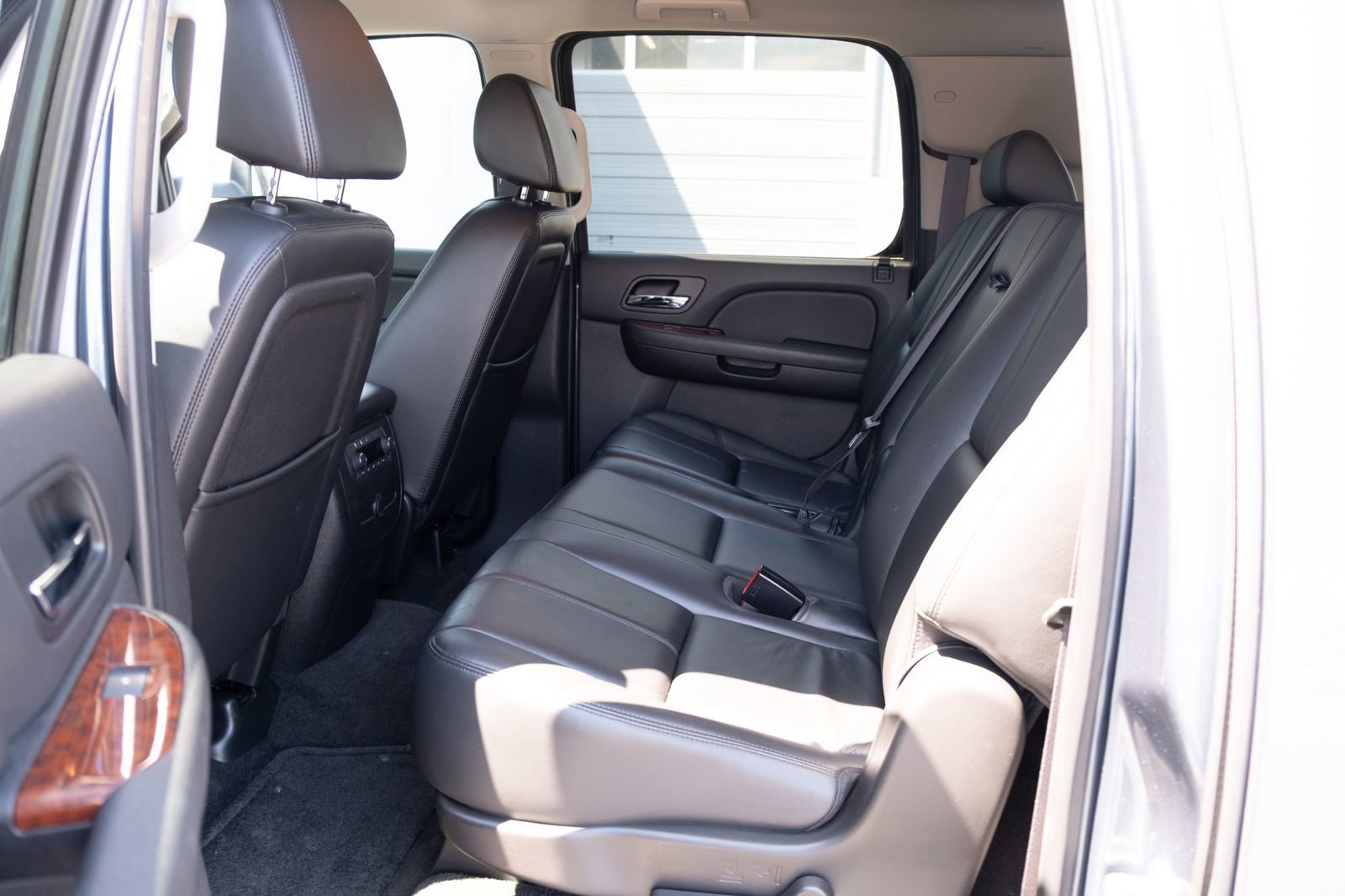 Used 2008 Chevrolet Suburban 2500 LT w/ LT Preferred Equipment Group AWD/4WD image 15