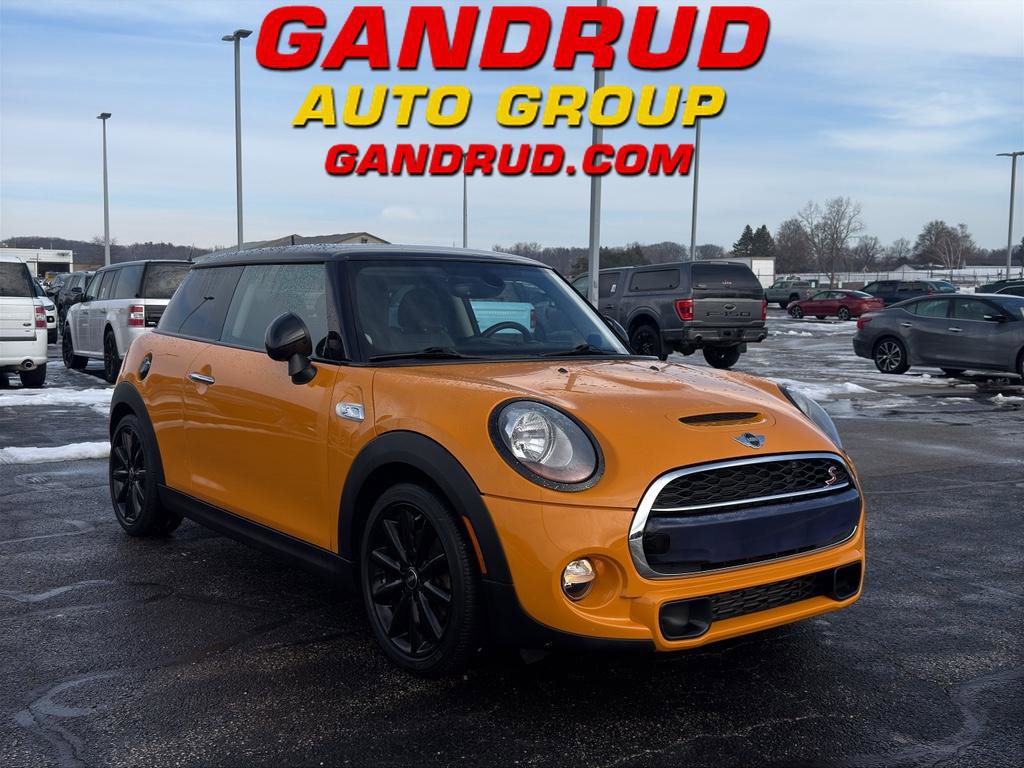 Used 2017 MINI Cooper S image 1
