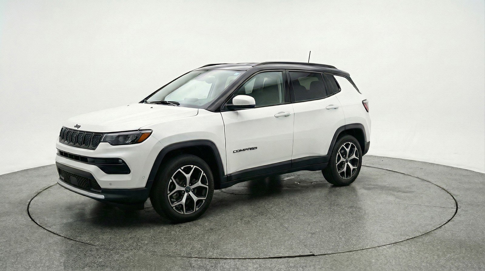 Used 2025 Jeep Compass Limited image 3