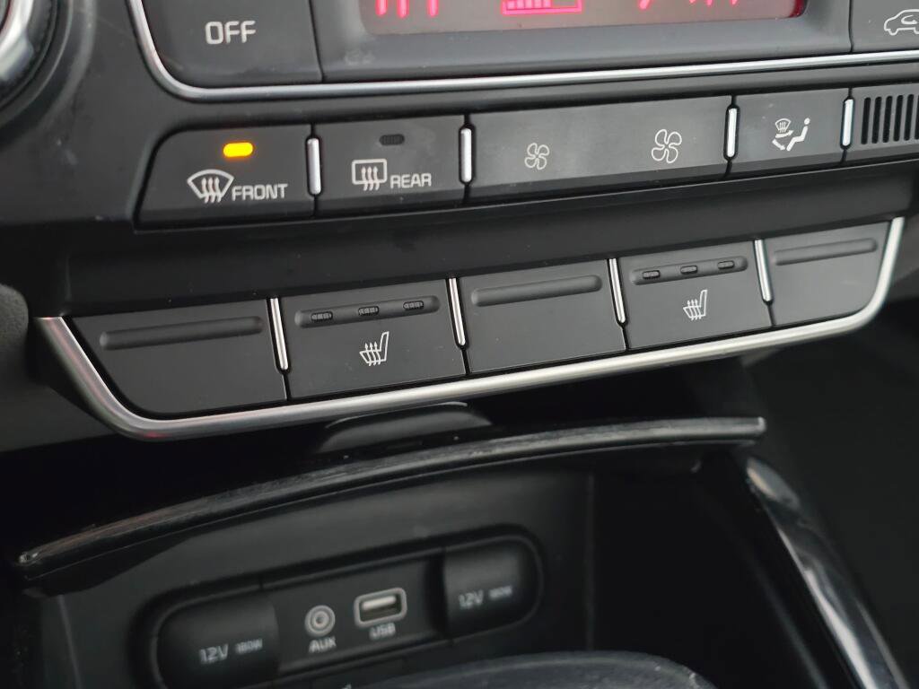 Used 2019 Kia Sorento SX image 35