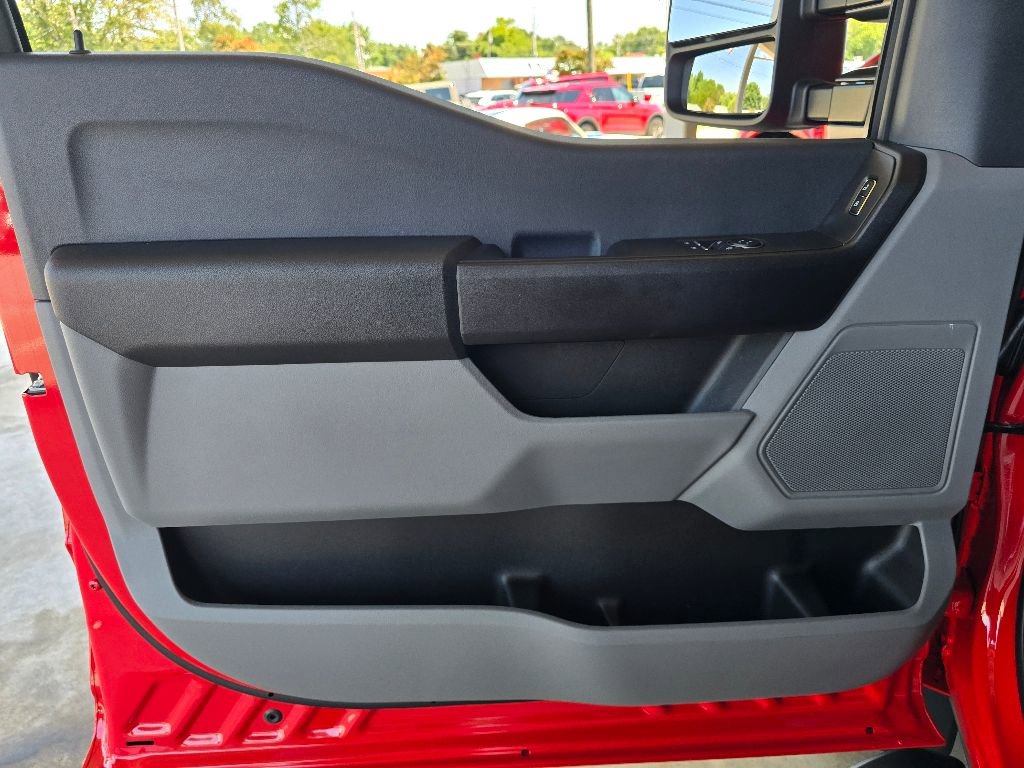 New 2025 Ford F550 4x4 Regular Cab Super Duty image 6
