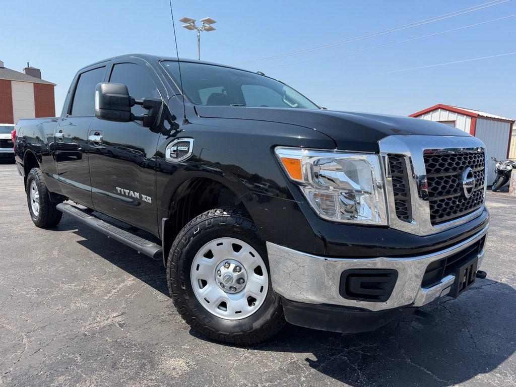 Used 2017 Nissan Titan SV AWD/4WD image 2