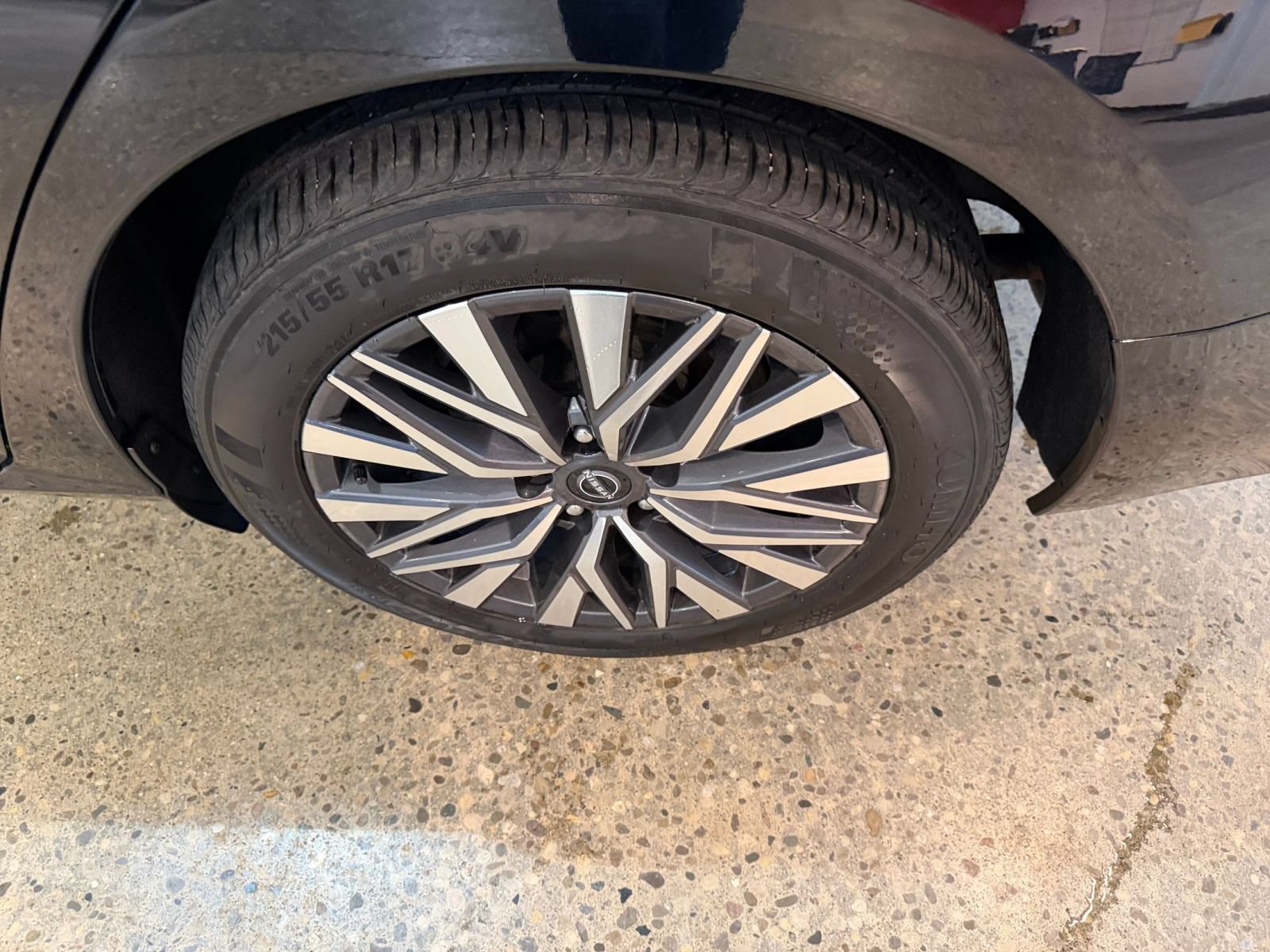 Used 2025 Nissan Altima 2.5 SV FWD image 29