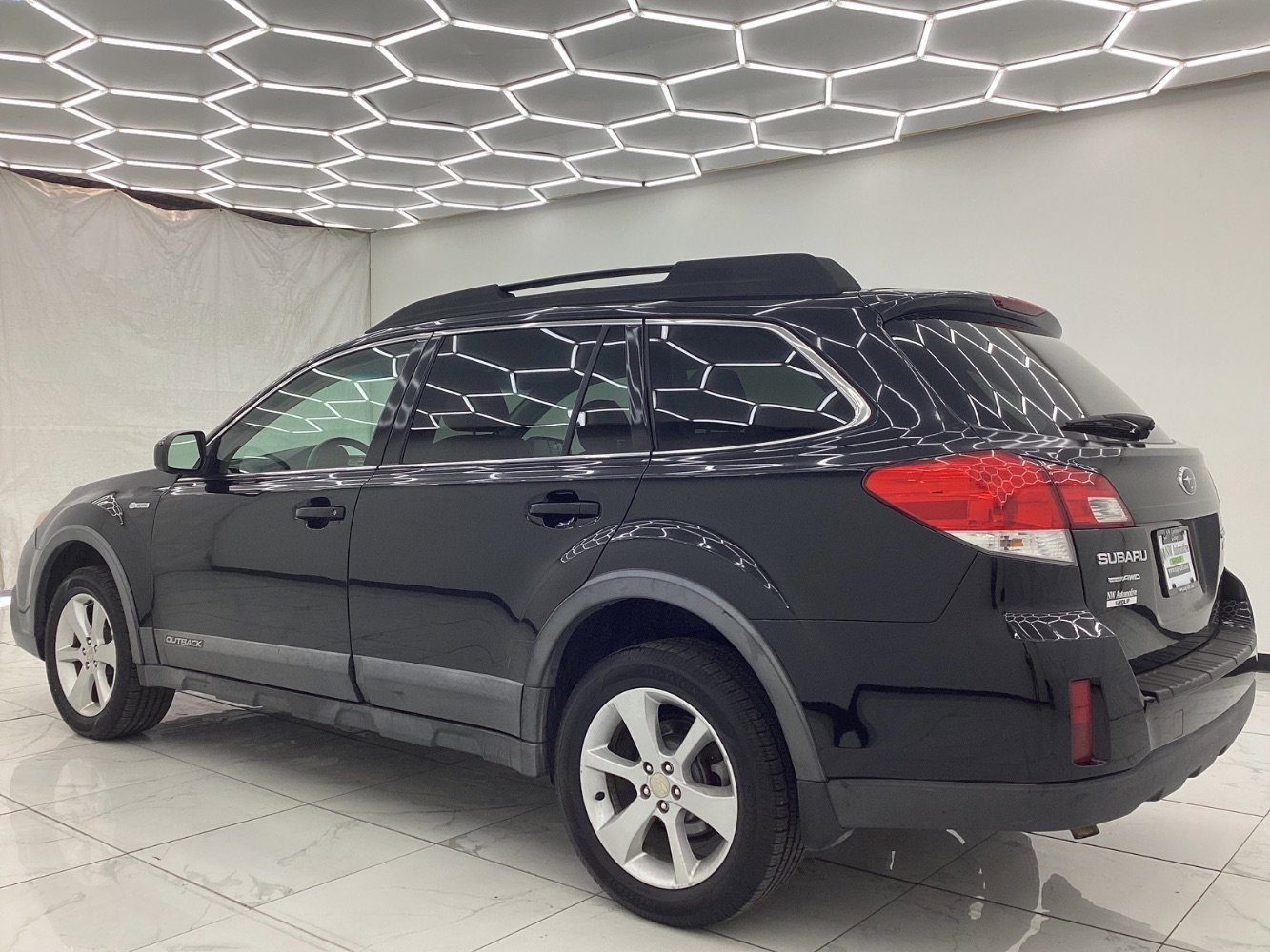 Used 2013 Subaru Outback 2.5i Premium w/ All-Weather Pkg image 11