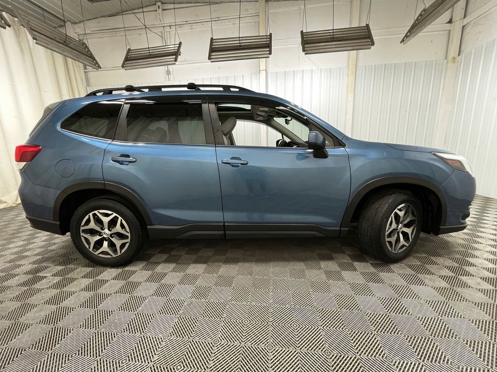 Used 2022 Subaru Forester Premium AWD/4WD image 21