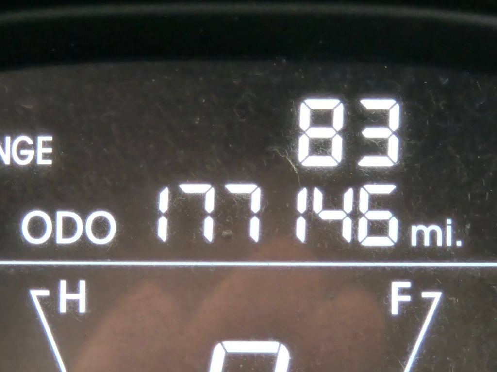 Used 2012 Hyundai Elantra GLS FWD image 31