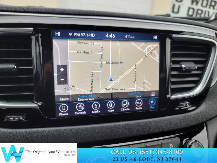 Used 2019 Chrysler Pacifica Touring-L w/ S Appearance Package image 18