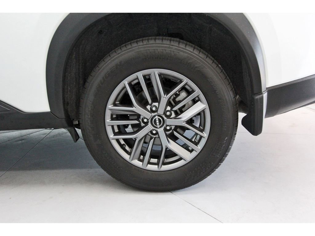 Certified 2024 Nissan Rogue S image 25